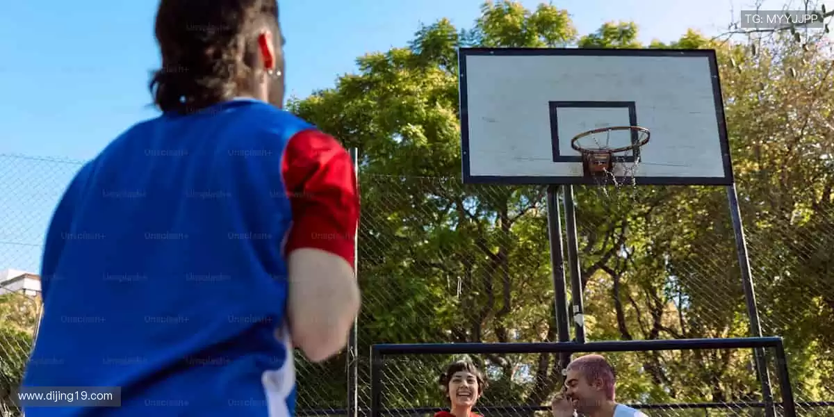 🎁 热爱永不缺席！官方正品周边，把偶像的力量穿在身上，握在手里！